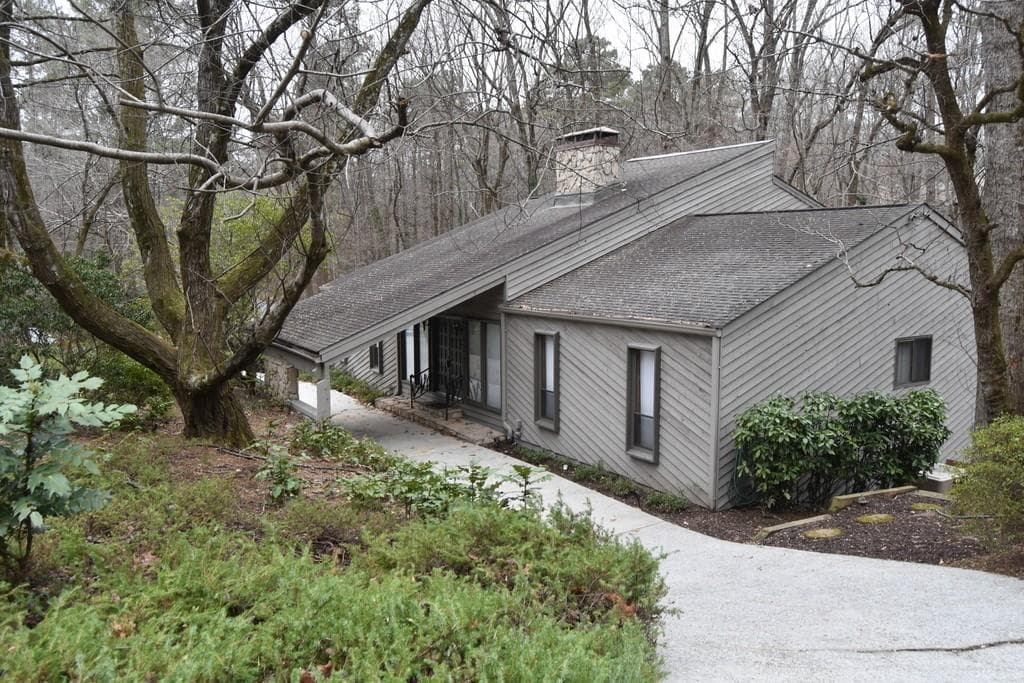 4 bedroom, 5,301 sq ft single family residence sold at 1210 TYNECASTLE Way, Sandy Springs, GA 30350