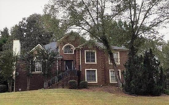 4 bedroom, 2,464 sq ft single family residence sold at 5010 Montcalm Drive, Atlanta, GA 30331