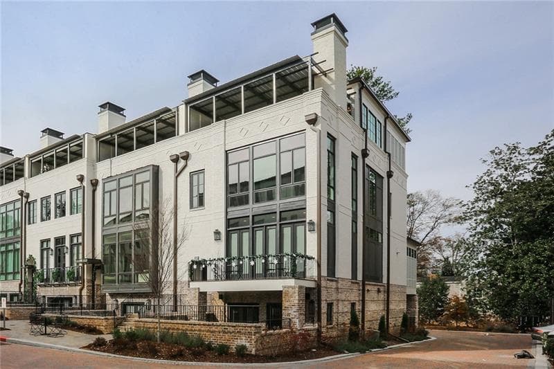 4 bedroom, 3,825 sq ft townhouse sold at 1074 Abington Court, Brookhaven, GA 30319