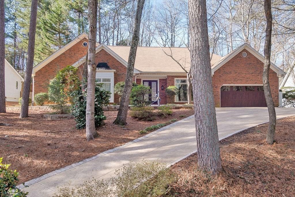 6 bedroom, 4,900 sq ft single family residence sold at 10560 Turner Road, Roswell, GA 30076