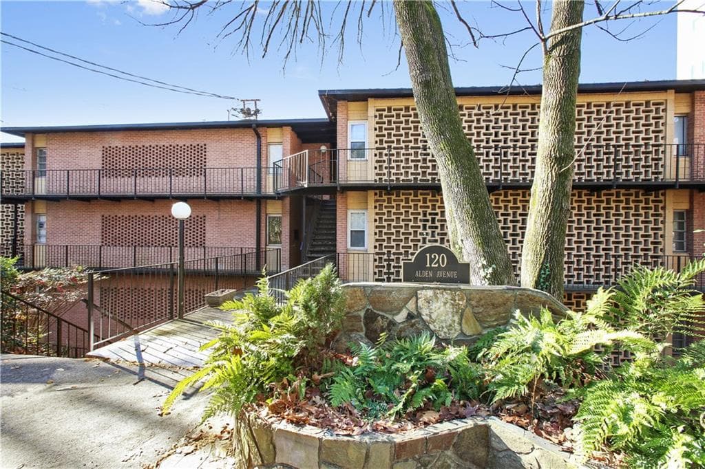1 bedroom, 725 sq ft condominium sold at 120 Alden Avenue C4, Atlanta, GA 30309