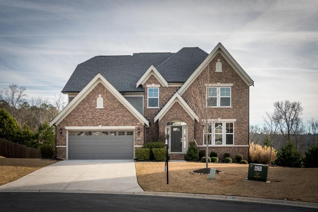 4 bedroom, 3,200 sq ft single family residence sold at 1850 Kingsbury Drive, Cumming, GA 30040