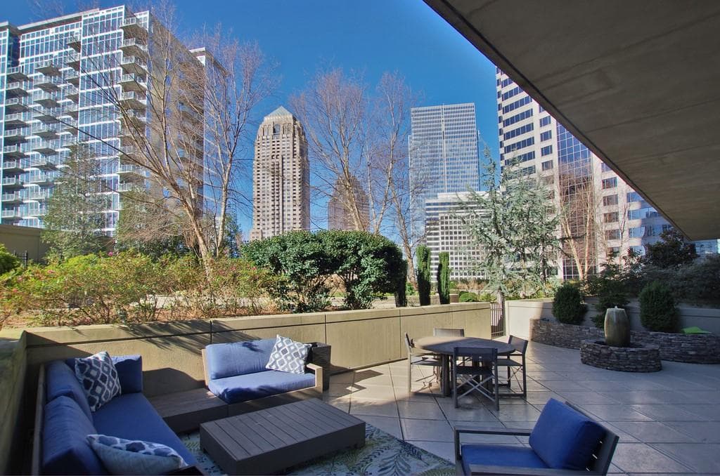 2 bedroom, 1,196 sq ft condominium sold at 1080 Peachtree Street 812, Atlanta, GA 30309
