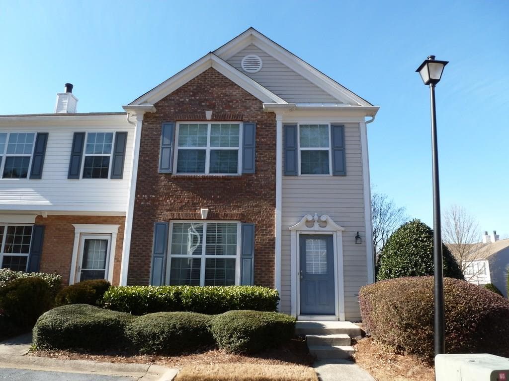 3 bedroom, 1,302 sq ft townhouse sold at 961 Prestwyck Court, Alpharetta, GA 30004