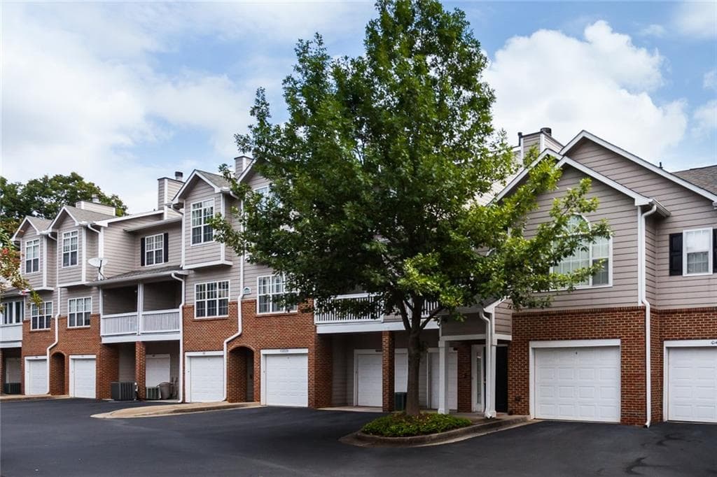 2 bedroom, 1,620 sq ft condominium sold at 1010 Vinings Forest Lane, Smyrna, GA 30080