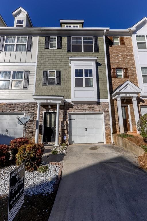 3 bedroom, 1,730 sq ft townhouse sold at 3044 LAUREN PARC Road, Decatur, GA 30032