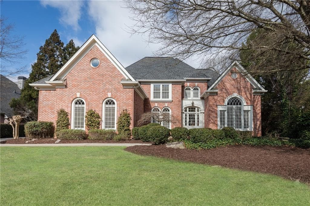 5 bedroom, 6,474 sq ft single family residence sold at 9155 Nesbit Lakes Drive, Alpharetta, GA 30022