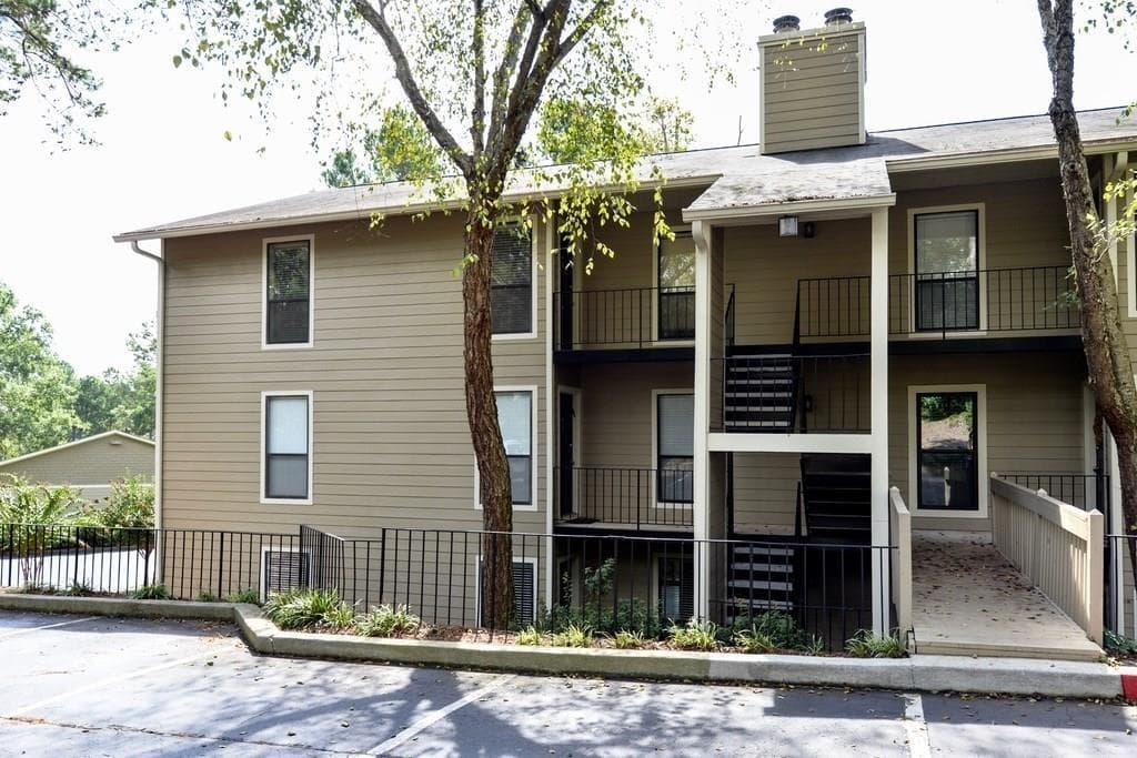 2 bedroom, 1,306 sq ft condominium sold at 701 River Mill Circle 701, Roswell, GA 30075