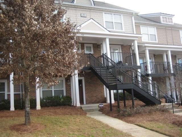3 bedroom, 1,375 sq ft condominium sold at 1035 Barnett Shoals Road 932, Athens, GA 30605