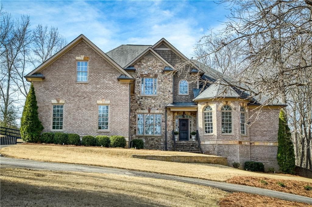 5 bedroom, 3,495 sq ft single family residence sold at 11820 Houze Road, Roswell, GA 30076
