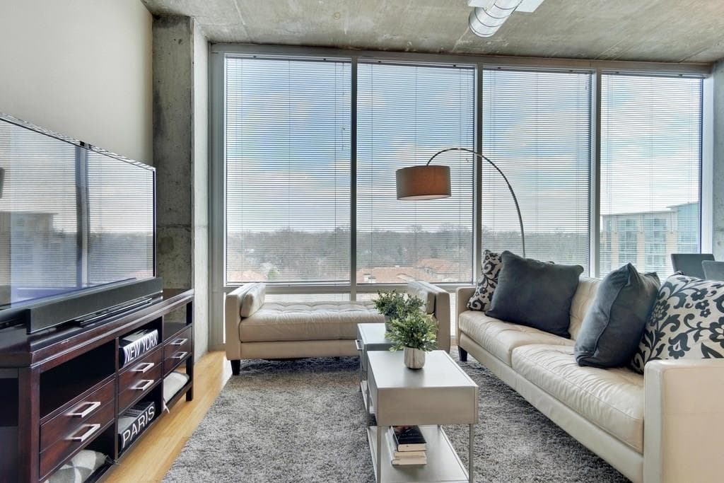 1 bedroom, 867 sq ft condominium sold at 943 Peachtree Street 713, Atlanta, GA 30309