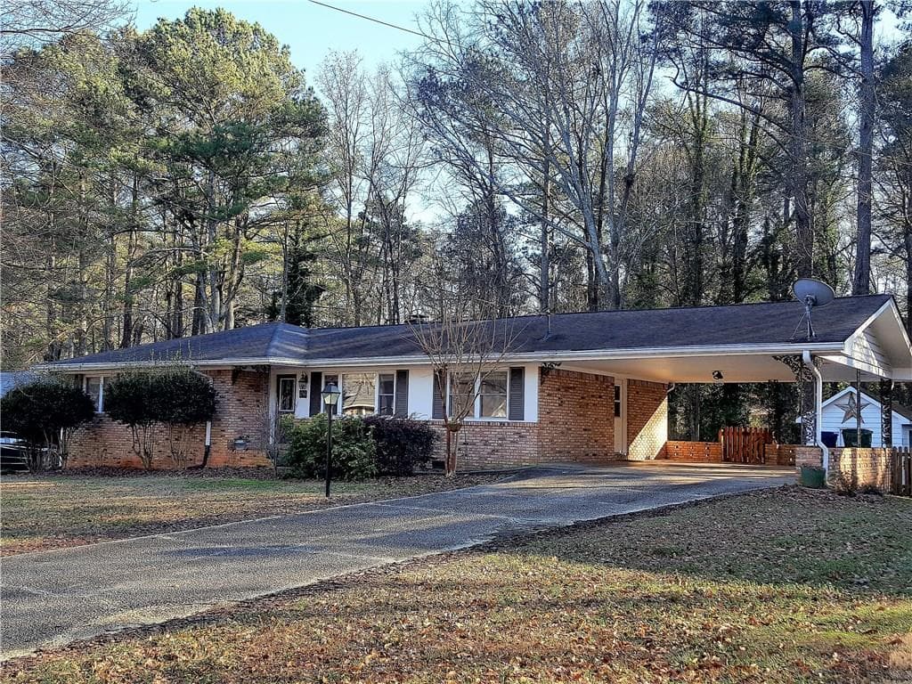 4 bedroom, 2,371 sq ft single family residence sold at 2761 Riderwood Drive, Decatur, GA 30033