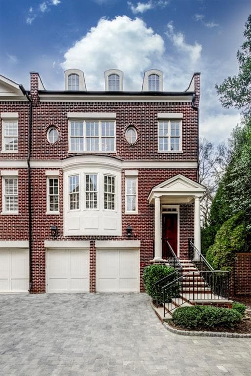 4 bedroom, 5 bathroom, 4,138 sq ft townhouse sold at 3322 Paces Ferry Avenue 2, Atlanta, GA 30339