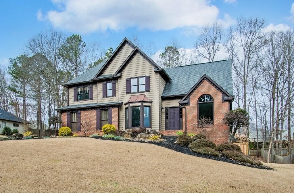 3 bedroom, 2,096 sq ft single family residence sold at 121 SADDLEHORN Court, Woodstock, GA 30188