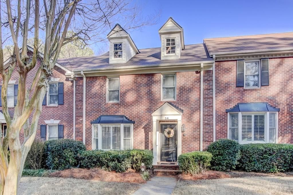 3 bedroom, 1,516 sq ft townhouse sold at 24 Huntington Place Drive, Sandy Springs, GA 30350