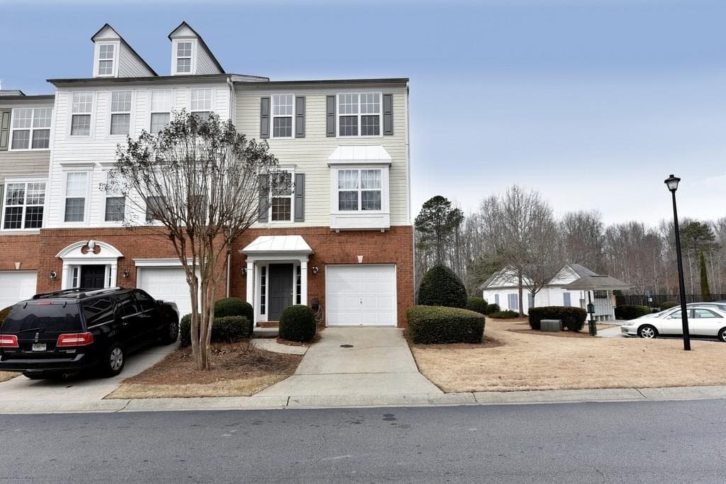3 bedroom, 1,700 sq ft townhouse sold at 1017 WHITTINGTON Way, Alpharetta, GA 30004