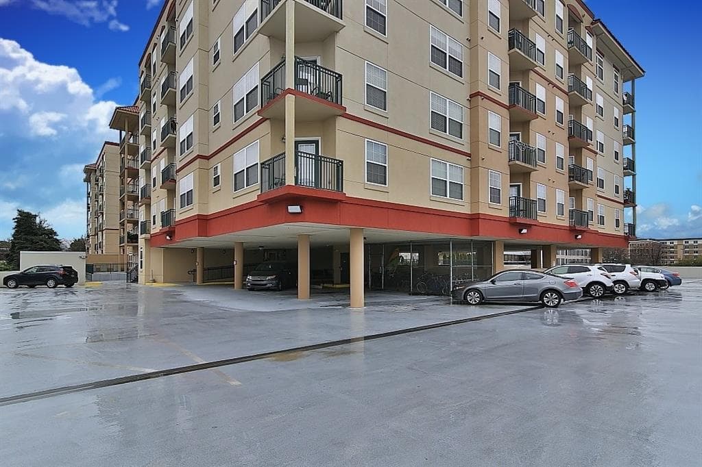 1 bedroom, 959 sq ft condominium sold at 230 E Ponce De Leon Avenue 612, Decatur, GA 30030