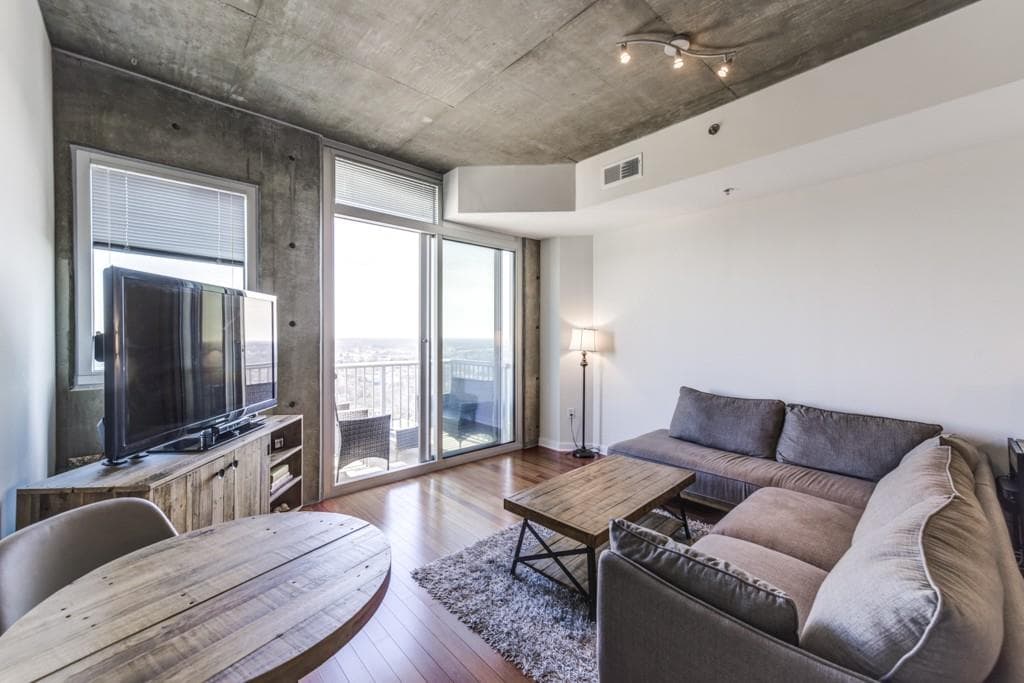 1 bedroom, 666 sq ft condominium sold at 855 Peachtree Street 2715, Atlanta, GA 30308