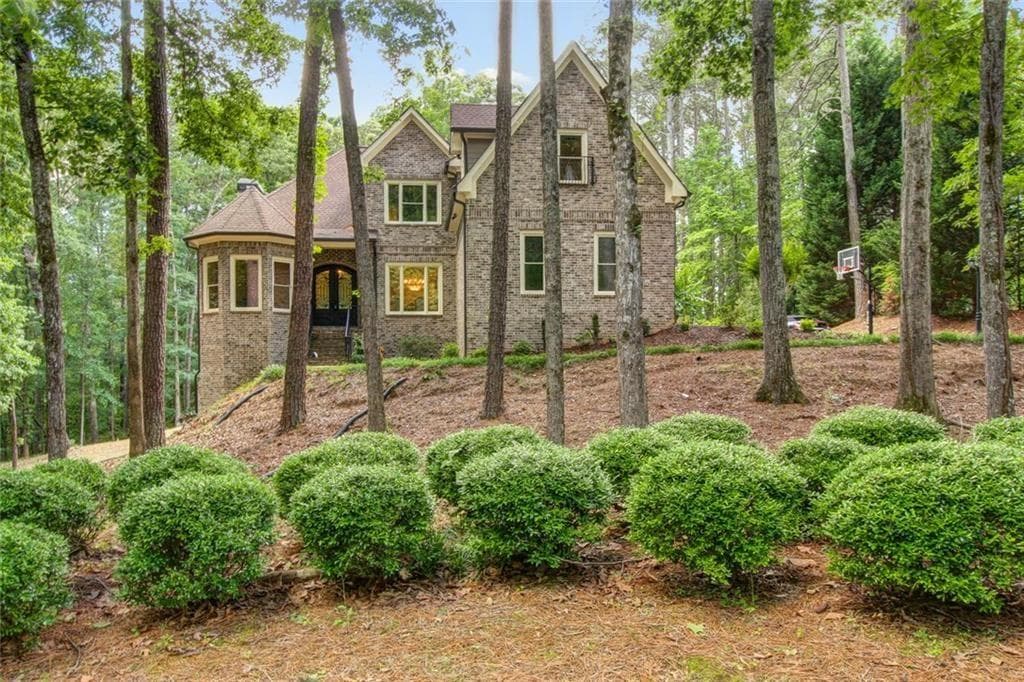 6 bedroom, 5,000 sq ft single family residence sold at 895 Freemanwood Lane, Alpharetta, GA 30004