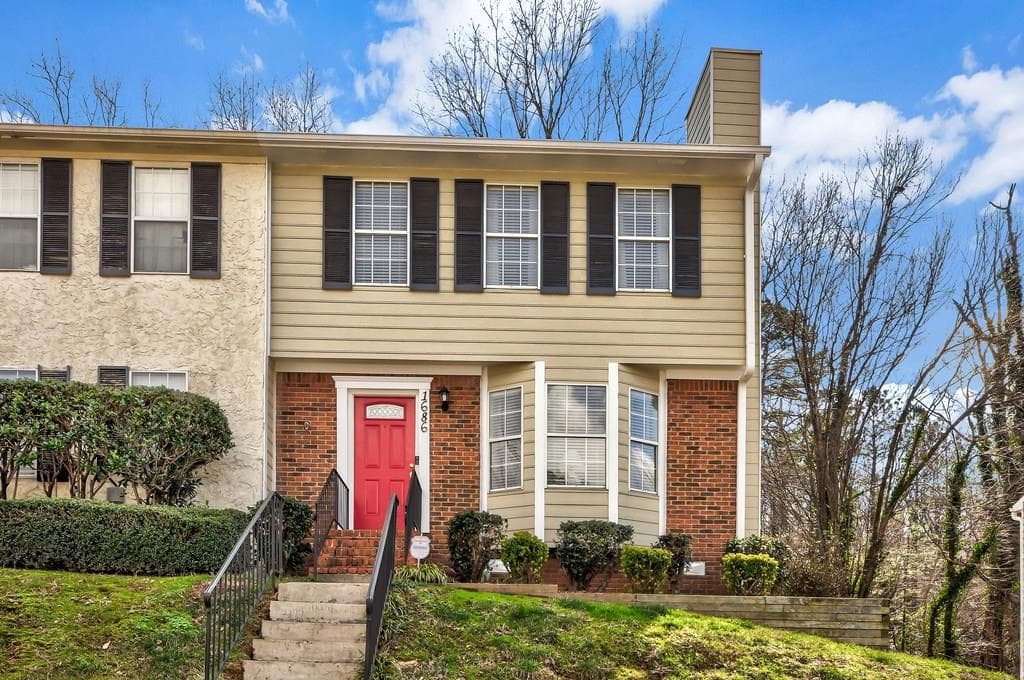 3 bedroom, 1,288 sq ft townhouse sold at 1686 GRIST MILL Drive, Marietta, GA 30062
