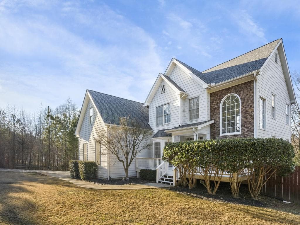 3 bedroom, 2,056 sq ft single family residence sold at 6095 ANTLER Drive, Gainesville, GA 30506