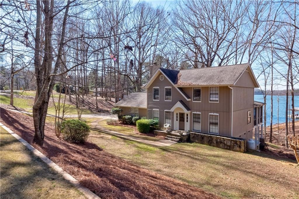 4 bedroom, 2,388 sq ft single family residence sold at 3207 Arrowhead Drive, Gainesville, GA 30506
