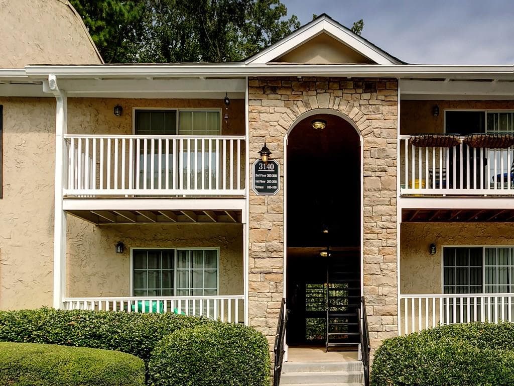 2 bedroom, 2 bathroom, 980 sq ft condominium sold at 3140 Seven Pines Court 106, Atlanta, GA 30339