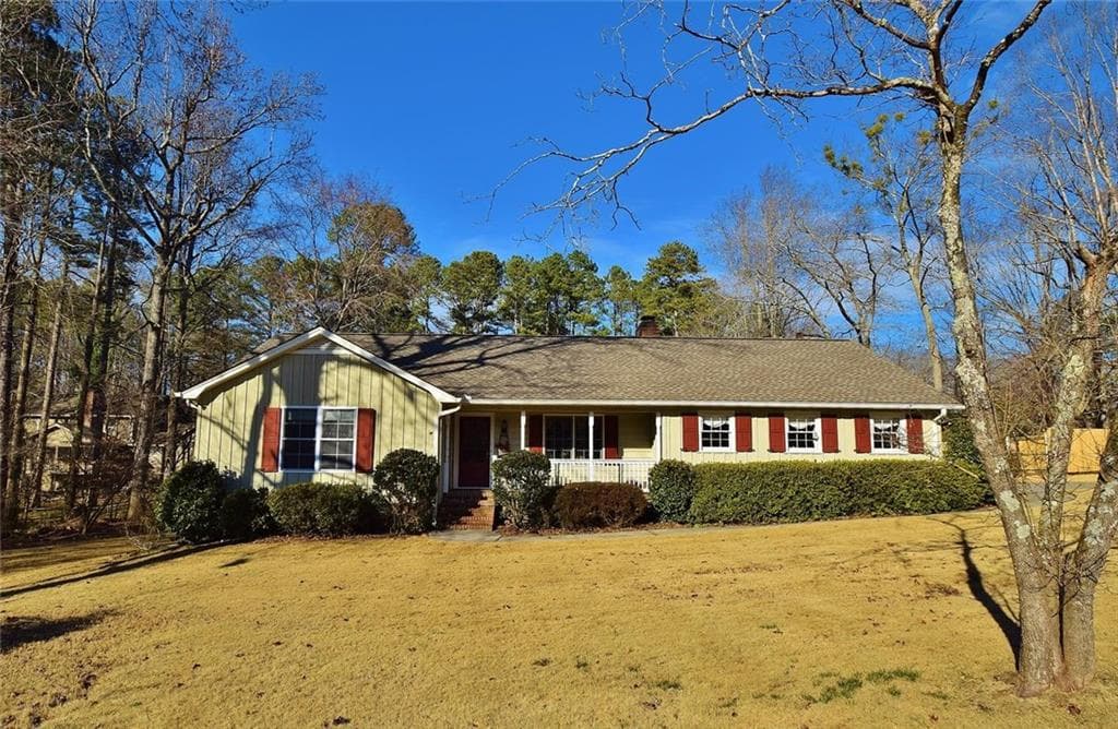 3 bedroom, 2 bathroom single family residence sold at 5041 Red Oak Lane, Gainesville, GA 30506