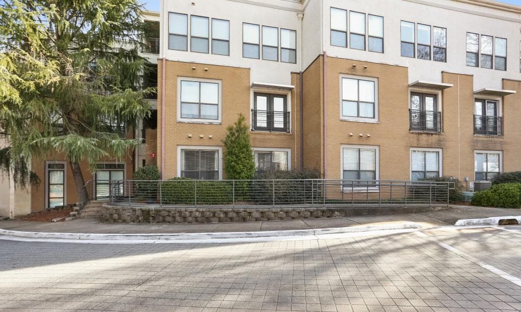 1 bedroom, 1 bathroom, 650 sq ft condominium sold at 821 Ralph McGill Boulevard 2113, Atlanta, GA 30306