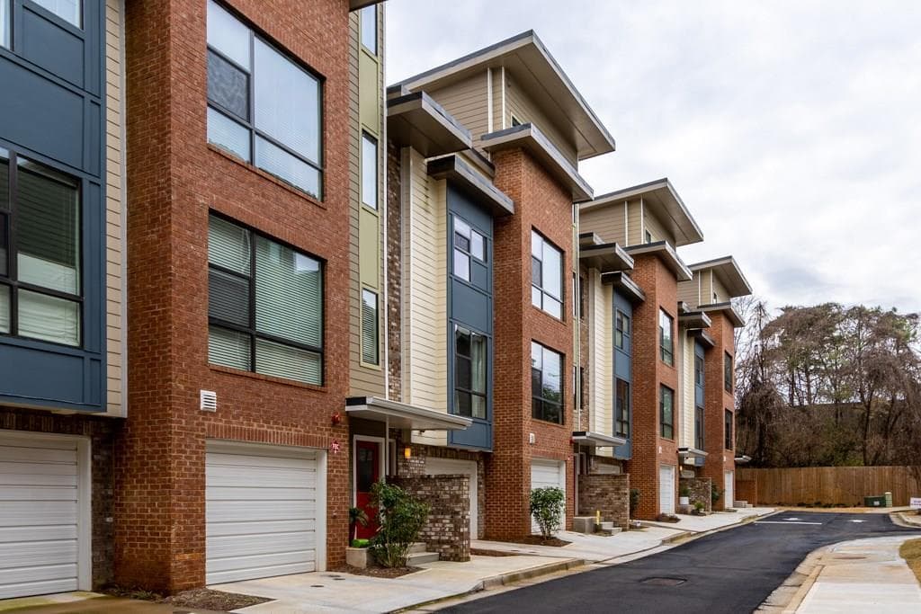 2 bedroom, 3 bathroom, 1,510 sq ft townhouse sold at 985 Moda Drive, Atlanta, GA 30316