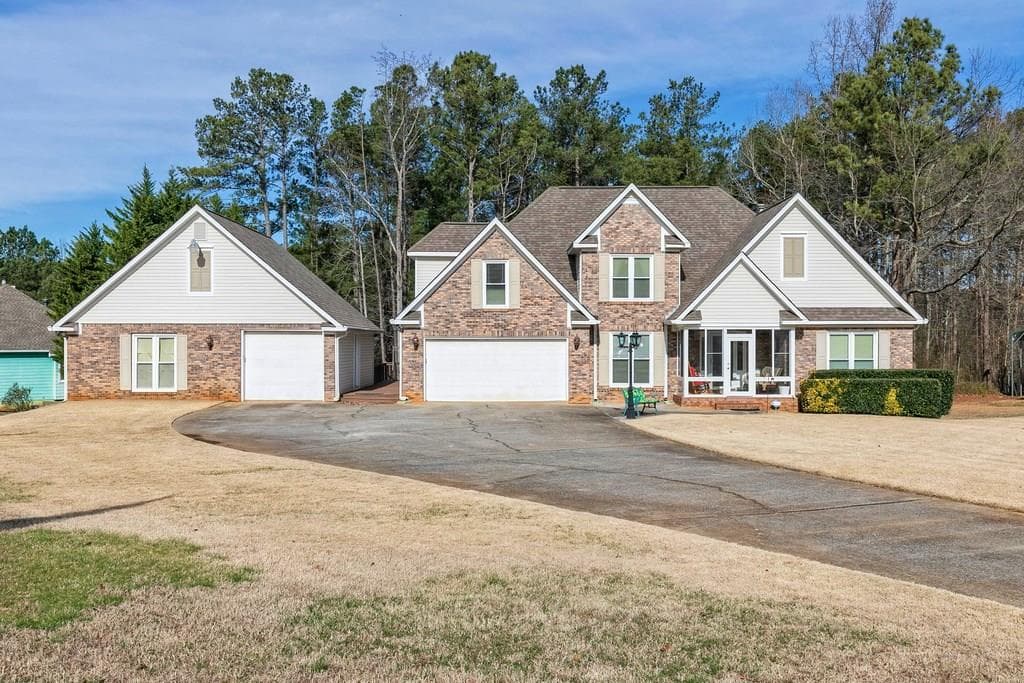 3 bedroom, 4 bathroom, 2,391 sq ft single family residence sold at 93 Spring Lake Drive, Dallas, GA 30132