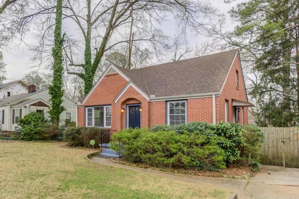 3 bedroom, 2 bathroom, 1,436 sq ft single family residence sold at 2725 Knox Street, Atlanta, GA 30317