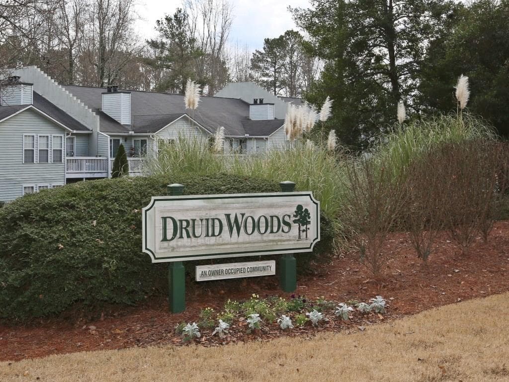 2 bedroom, 2 bathroom, 1,150 sq ft condominium sold at 2021 Brian Way, Decatur, GA 30033